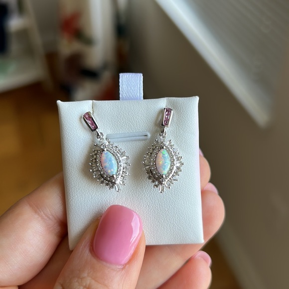 Stunning Opal Earrings - Picture 2 of 4